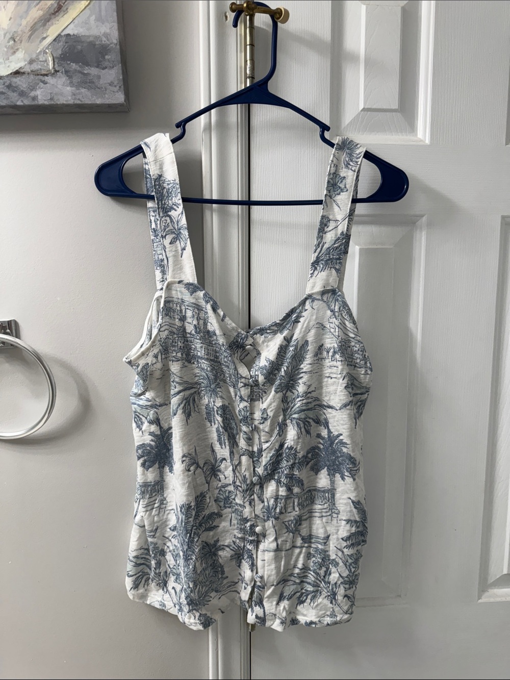 Sleeveless Palm-Print Button Front Top in White and Blue
